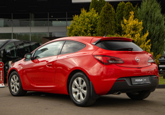 Подержанный автомобиль Opel Astra Hatchback 2014 года (5 фото)
