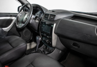 Подержанный автомобиль Nissan Terrano 2015 года (9 фото)