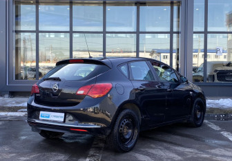 Подержанный автомобиль Opel Astra Hatchback 2014 года (5 фото)
