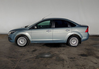 Подержанный автомобиль Ford Focus Sedan 2010 года (7 фото)