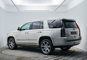 Подержанный автомобиль Cadillac Escalade Suv 2015 года (6 фото)