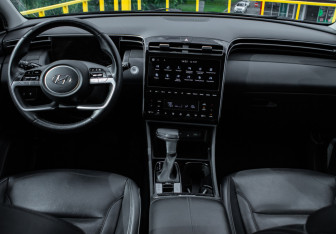 Подержанный автомобиль Hyundai Tucson 2021 года (10 фото)