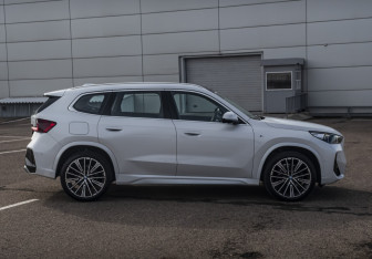Подержанный автомобиль BMW X1 2025 года (4 фото)