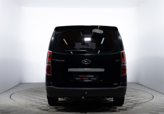 Подержанный автомобиль Hyundai Grand Starex 2016 года (5 фото)