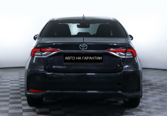 Подержанный автомобиль Toyota Corolla Sedan 2019 года (4 фото)