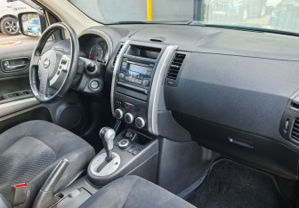 Подержанный автомобиль Nissan X-Trail 2012 года (11 фото)
