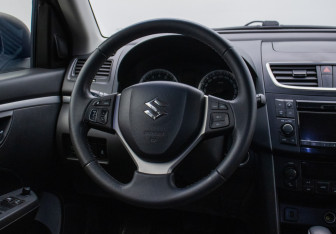 Подержанный автомобиль Suzuki Swift Hatchback 2011 года (15 фото)