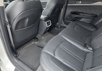 Подержанный автомобиль Kia K5 2024 года (10 фото)