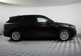 Подержанный автомобиль Volkswagen Touareg 2019 года (4 фото)