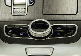 Подержанный автомобиль Hongqi H9 2023 года (20 фото)