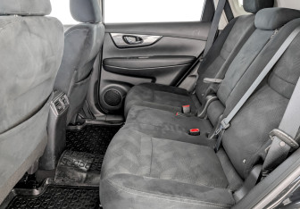 Подержанный автомобиль Nissan X-Trail 2016 года (12 фото)