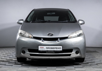 Подержанный автомобиль Toyota Wish Minivan 2010 года (2 фото)