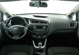 Подержанный автомобиль Kia Ceed Wagon 2015 года (8 фото)