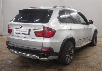 Подержанный автомобиль BMW X5 2007 года (5 фото)