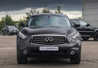 Подержанный автомобиль Infiniti QX70 2014 года (2 фото)