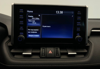 Подержанный автомобиль Toyota RAV4 2021 года (10 фото)