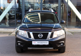 Подержанный автомобиль Nissan Terrano 2016 года (2 фото)