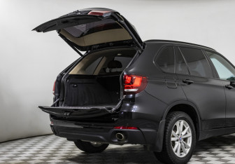 Подержанный автомобиль BMW X5 2015 года (17 фото)