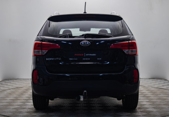 Подержанный автомобиль Kia Sorento 2017 года (4 фото)