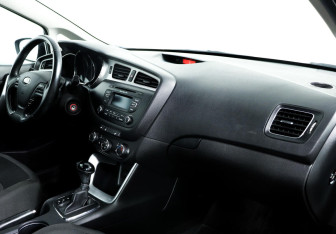 Подержанный автомобиль Kia Ceed Hatchback 2015 года (8 фото)