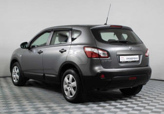 Подержанный автомобиль Nissan Qashqai 2012 года (7 фото)