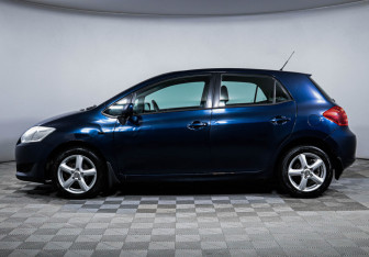 Подержанный автомобиль Toyota Auris Hatchback 2008 года (8 фото)
