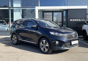 Подержанный автомобиль Kia Sorento 2018 года (3 фото)