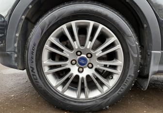 Подержанный автомобиль Ford Kuga 2013 года (9 фото)