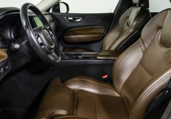 Подержанный автомобиль Volvo XC60 2018 года (12 фото)
