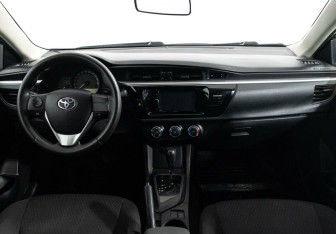 Подержанный автомобиль Toyota Corolla Sedan 2014 года (6 фото)