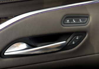 Подержанный автомобиль Cadillac Escalade Suv 2021 года (23 фото)