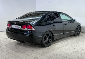 Подержанный автомобиль Honda Civic Sedan 2009 года (4 фото)