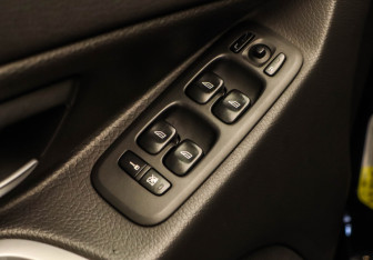 Подержанный автомобиль Volvo XC90 2006 года (19 фото)