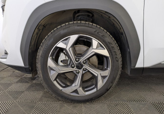 Подержанный автомобиль Geely Atlas 2024 года (12 фото)