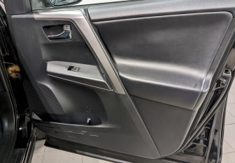 Подержанный автомобиль Toyota RAV4 2019 года (18 фото)