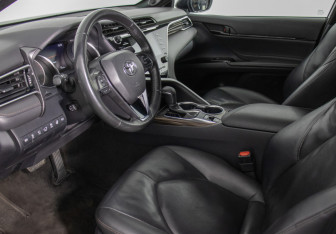 Подержанный автомобиль Toyota Camry Sedan 2020 года (10 фото)