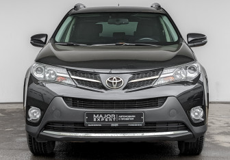 Подержанный автомобиль Toyota RAV4 2015 года (2 фото)
