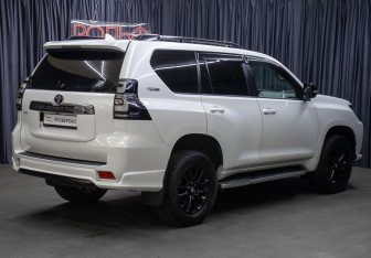 Подержанный автомобиль Toyota Land Cruiser Prado 2020 года (5 фото)