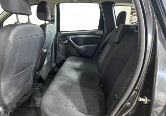 Подержанный автомобиль Renault Duster 2017 года (9 фото)