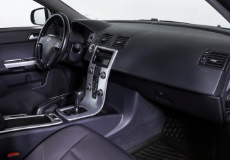 Подержанный автомобиль Volvo S40 2010 года (10 фото)