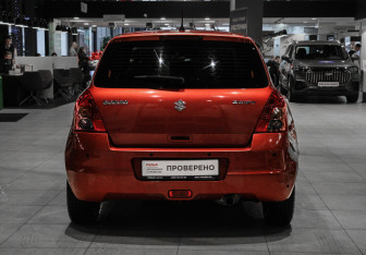 Подержанный автомобиль Suzuki Swift Hatchback 2008 года (5 фото)