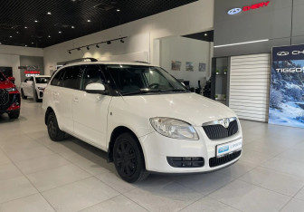Подержанный автомобиль Skoda Fabia Wagon 2009 года (3 фото)