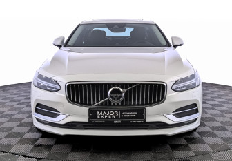 Подержанный автомобиль Volvo S90 2019 года (2 фото)