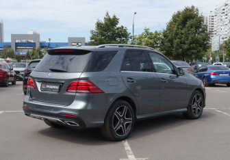 Подержанный автомобиль Mercedes-Benz GLE 2017 года (5 фото)