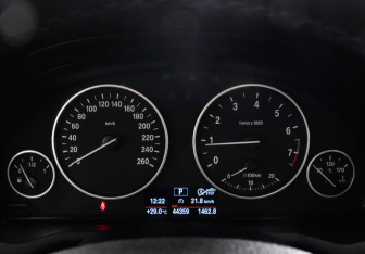 Подержанный автомобиль BMW X3 2015 года (13 фото)