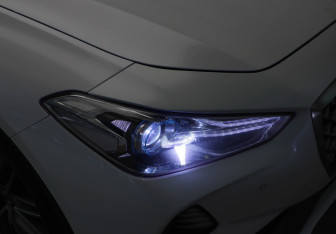 Подержанный автомобиль Genesis G70 2018 года (29 фото)