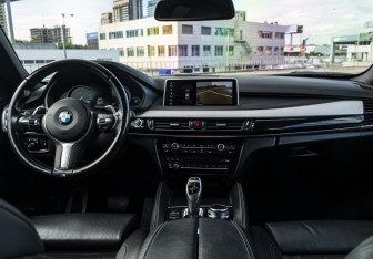 Подержанный автомобиль BMW X6 2018 года (13 фото)