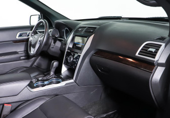 Подержанный автомобиль Ford Explorer 2015 года (9 фото)