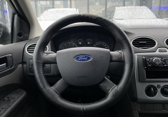 Подержанный автомобиль Ford Focus Wagon 2006 года (11 фото)