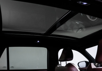 Подержанный автомобиль Geely Monjaro 2023 года (17 фото)